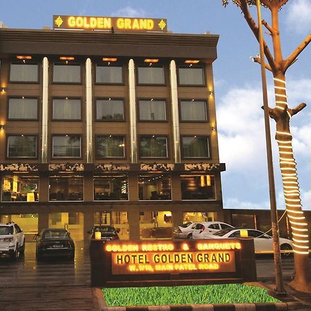 Hotel Golden Grand Delhi  Buitenkant foto