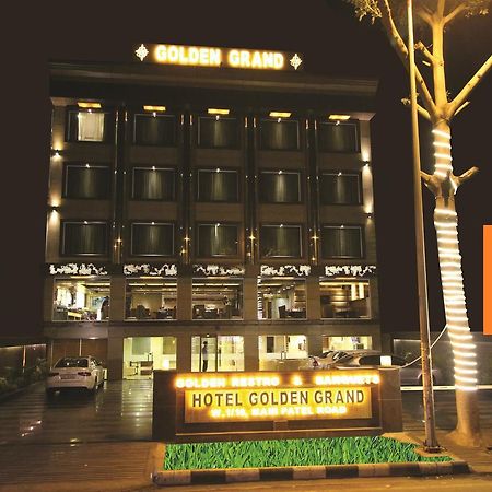 Hotel Golden Grand Delhi  Buitenkant foto