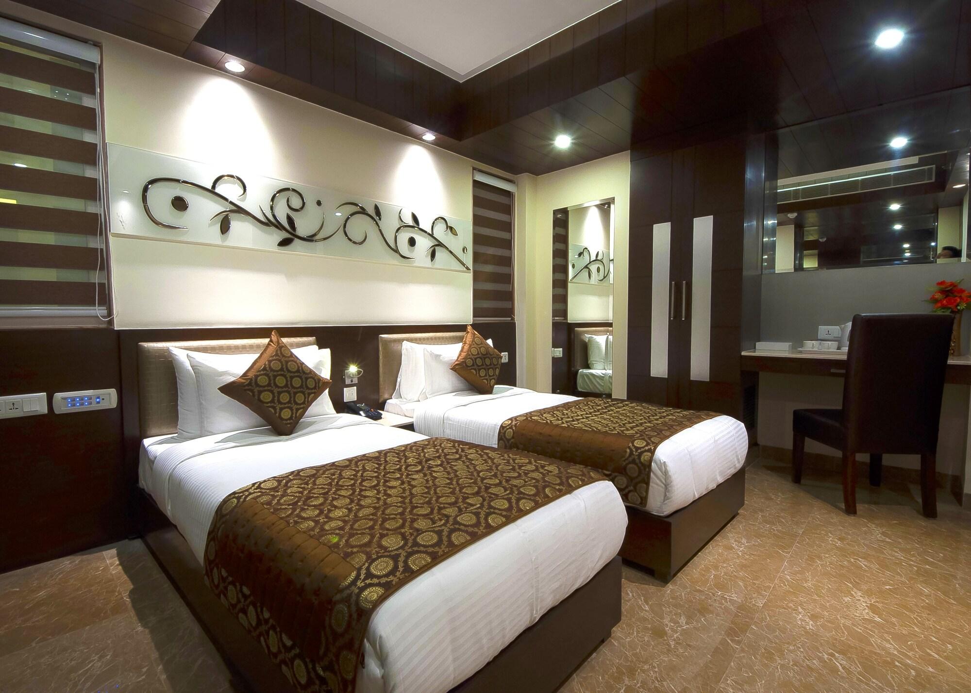 Hotel Golden Grand Delhi  Buitenkant foto