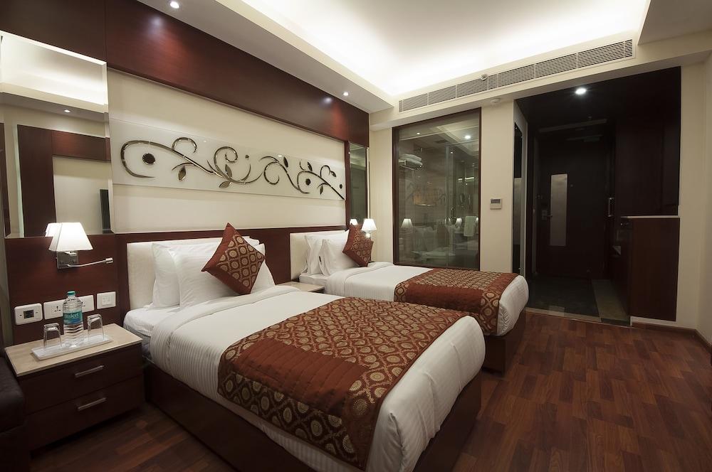 Hotel Golden Grand Delhi  Buitenkant foto