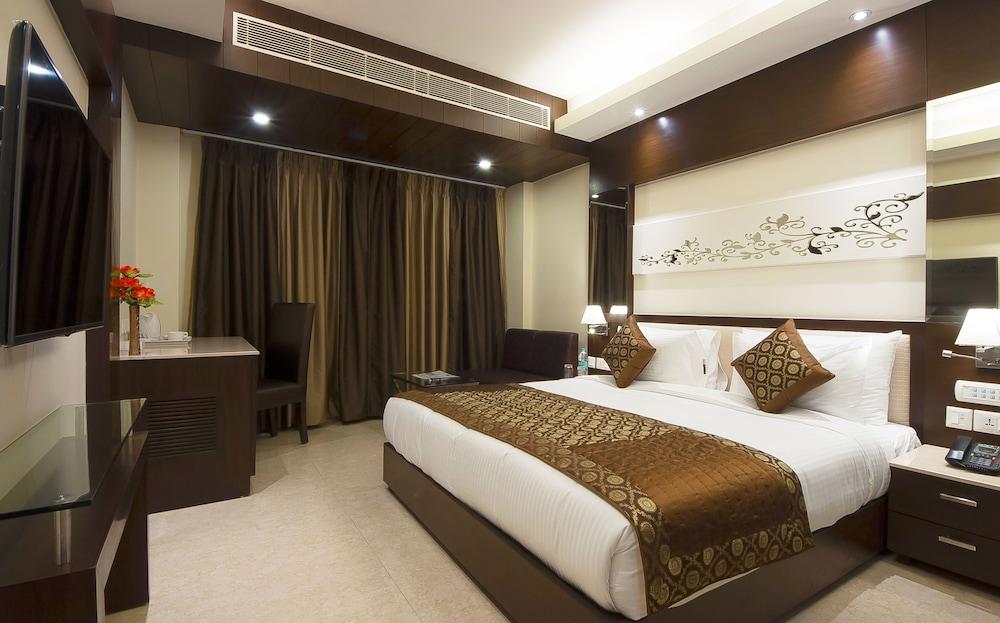 Hotel Golden Grand Delhi  Buitenkant foto