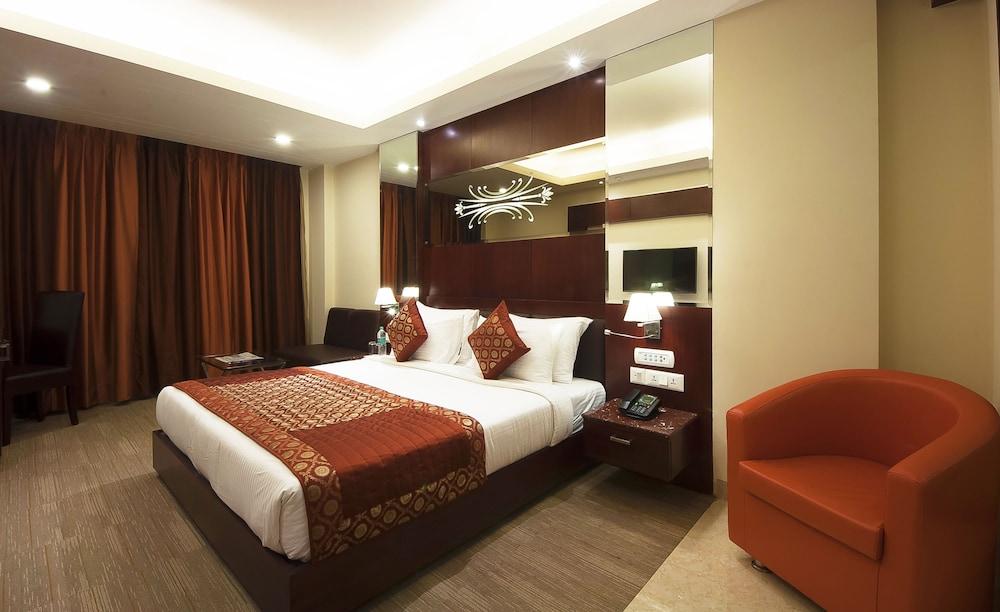 Hotel Golden Grand Delhi  Buitenkant foto