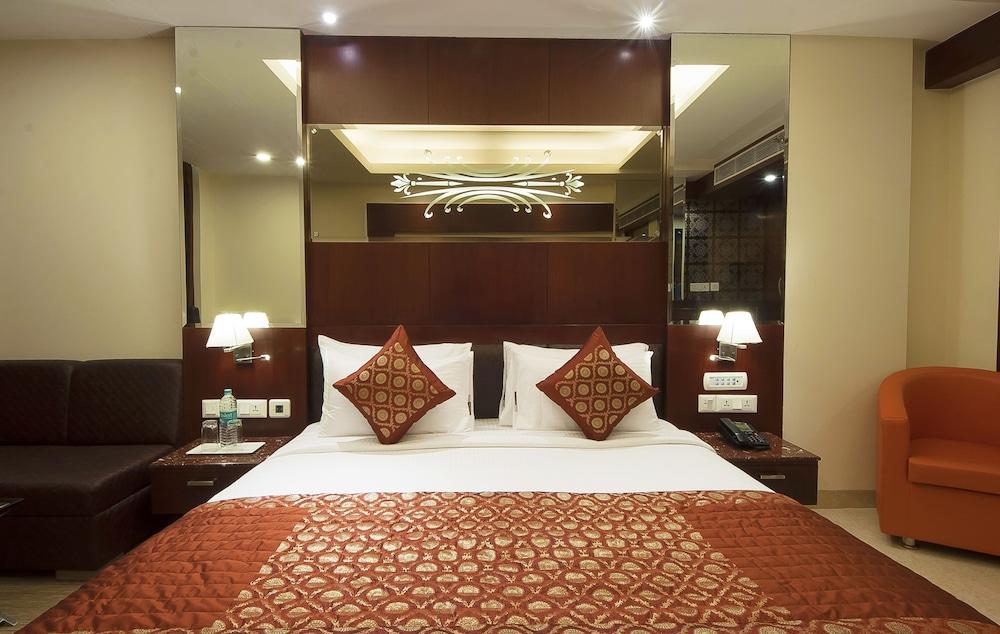 Hotel Golden Grand Delhi  Buitenkant foto