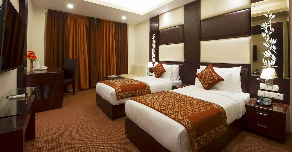 Hotel Golden Grand Delhi  Buitenkant foto