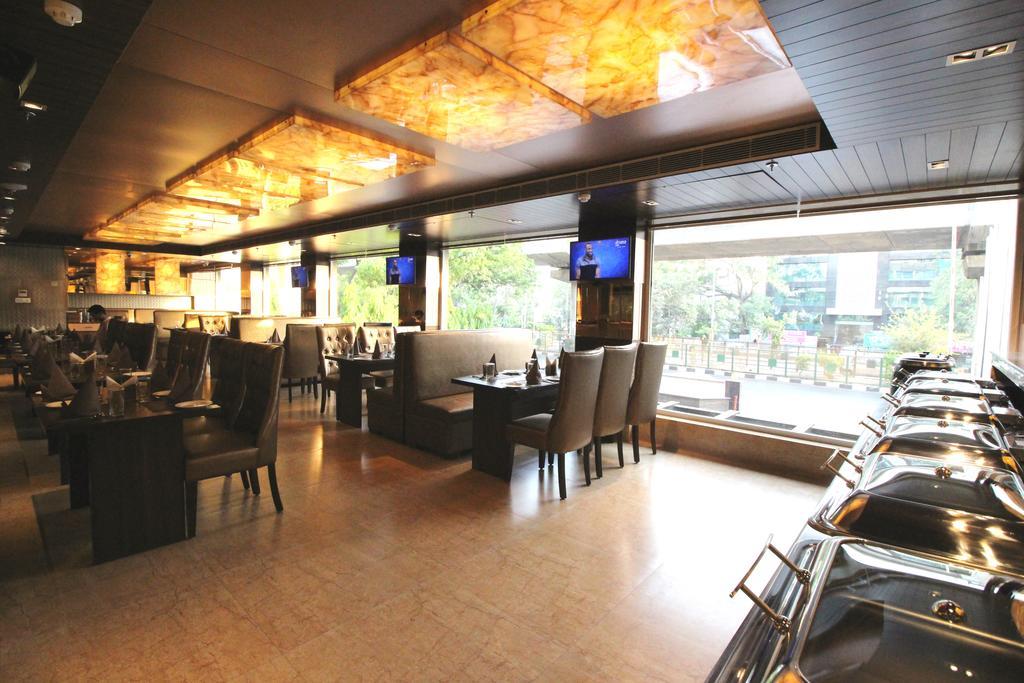 Hotel Golden Grand Delhi  Buitenkant foto