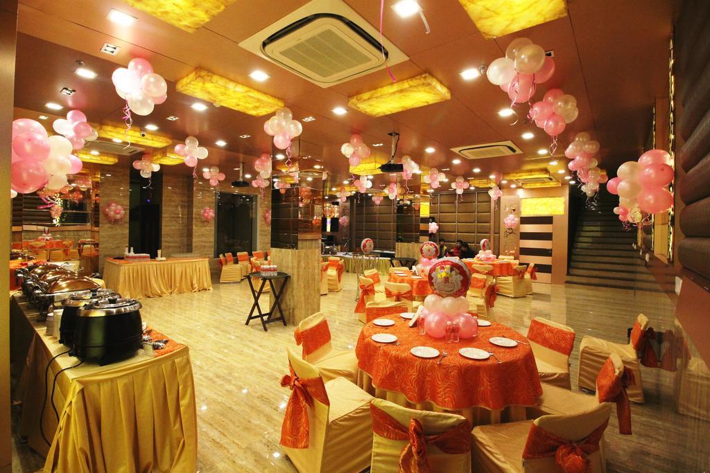 Hotel Golden Grand Delhi  Buitenkant foto