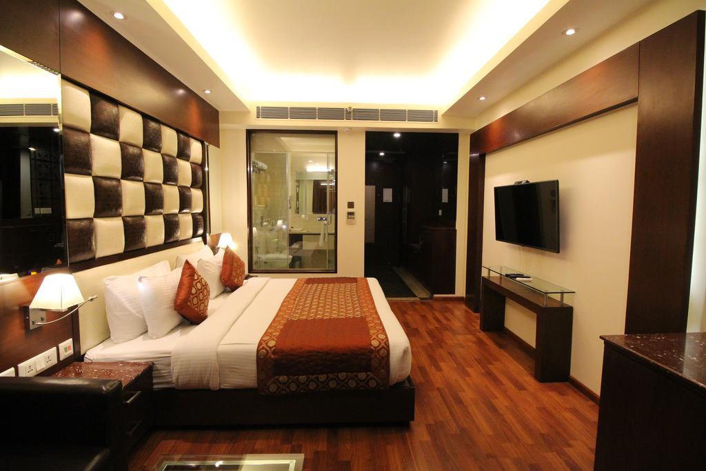 Hotel Golden Grand Delhi  Buitenkant foto