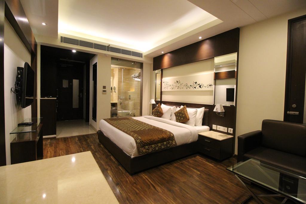Hotel Golden Grand Delhi  Buitenkant foto