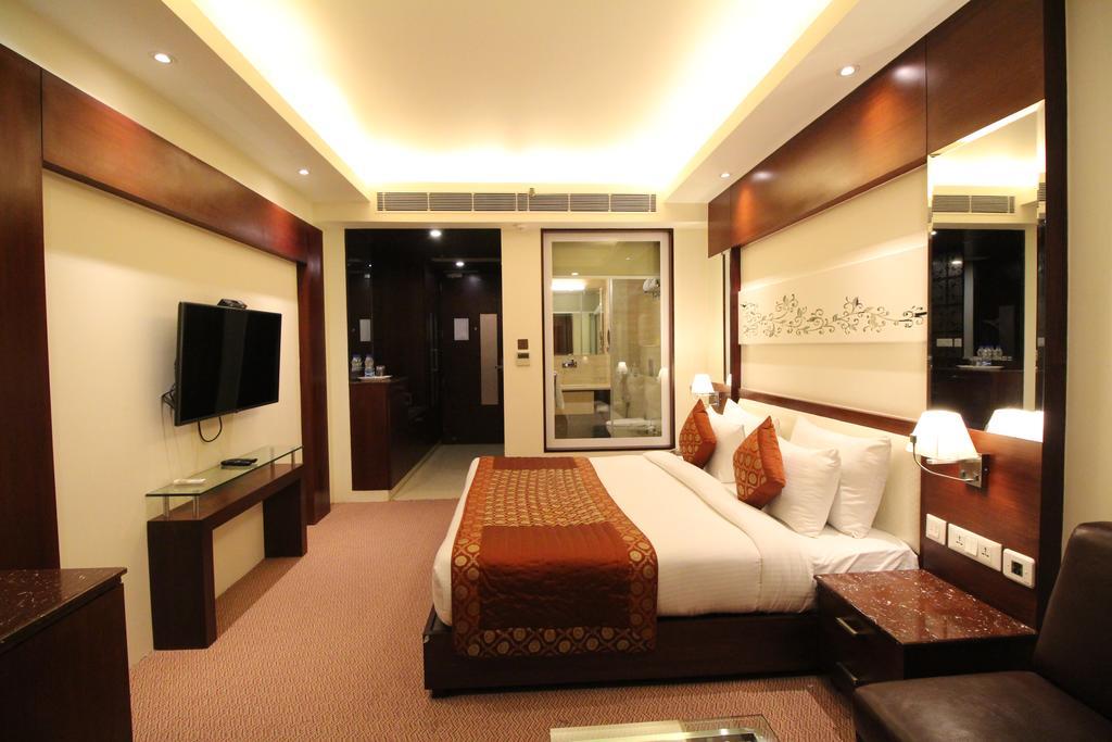 Hotel Golden Grand Delhi  Buitenkant foto