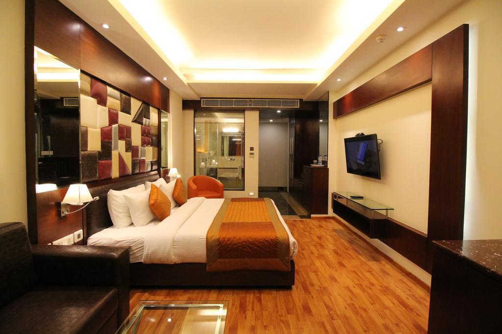 Hotel Golden Grand Delhi  Buitenkant foto