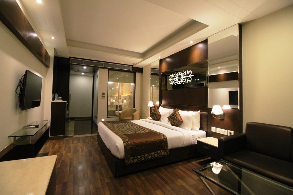 Hotel Golden Grand Delhi  Buitenkant foto