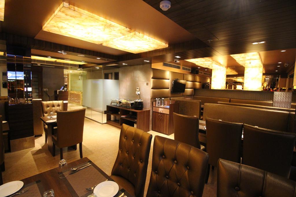 Hotel Golden Grand Delhi  Buitenkant foto