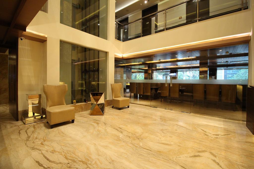 Hotel Golden Grand Delhi  Buitenkant foto