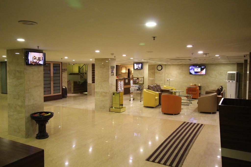 Hotel Golden Grand Delhi  Buitenkant foto