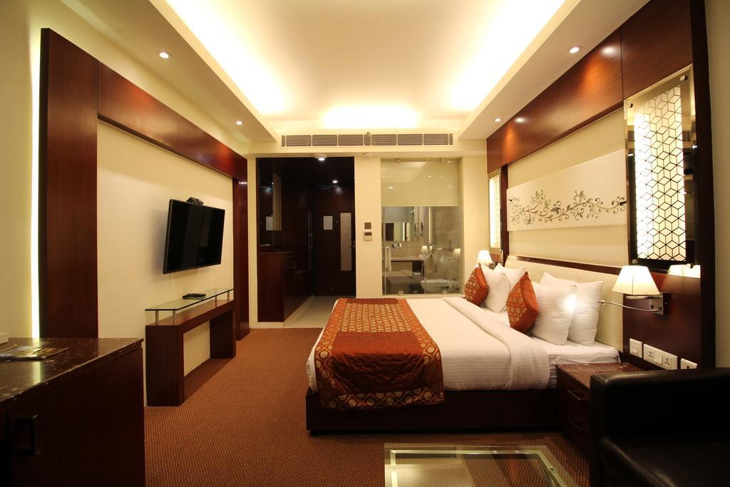 Hotel Golden Grand Delhi  Buitenkant foto