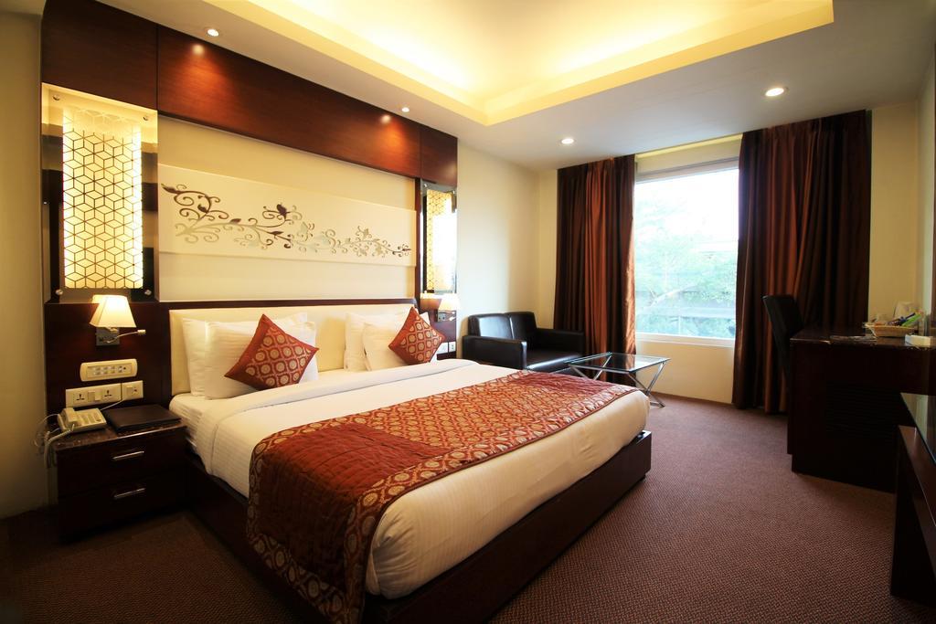 Hotel Golden Grand Delhi  Buitenkant foto