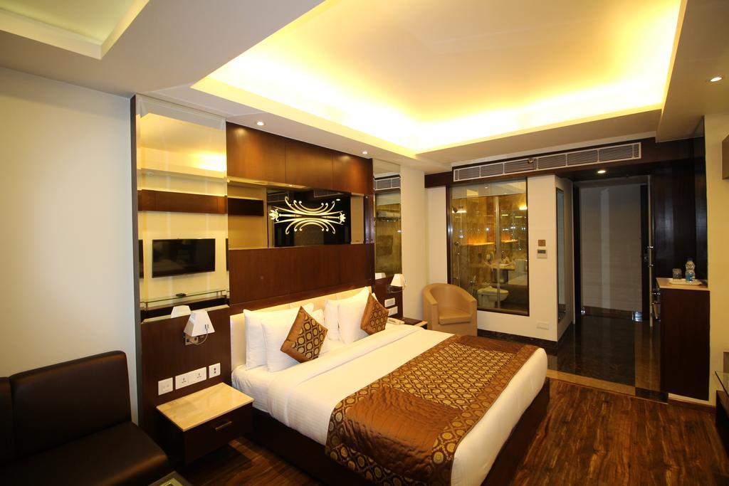 Hotel Golden Grand Delhi  Buitenkant foto
