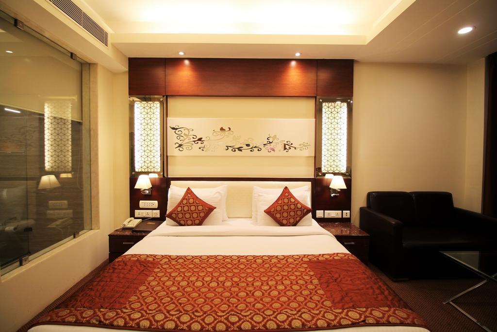 Hotel Golden Grand Delhi  Buitenkant foto