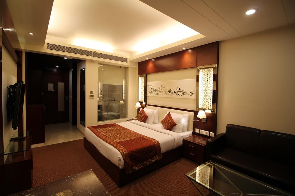 Hotel Golden Grand Delhi  Buitenkant foto