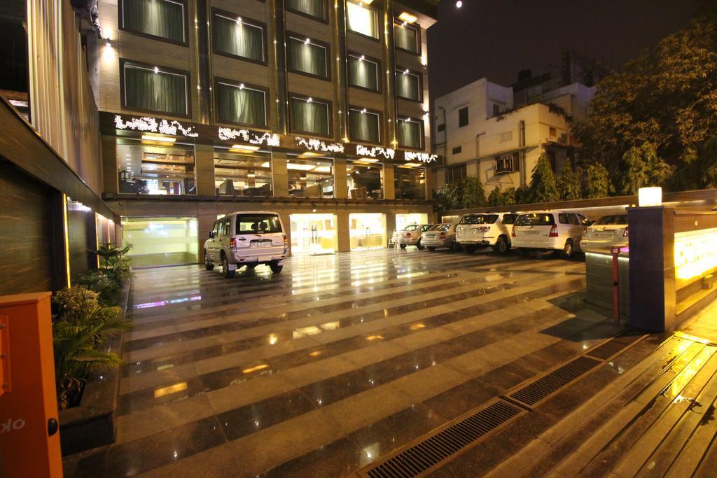 Hotel Golden Grand Delhi  Buitenkant foto