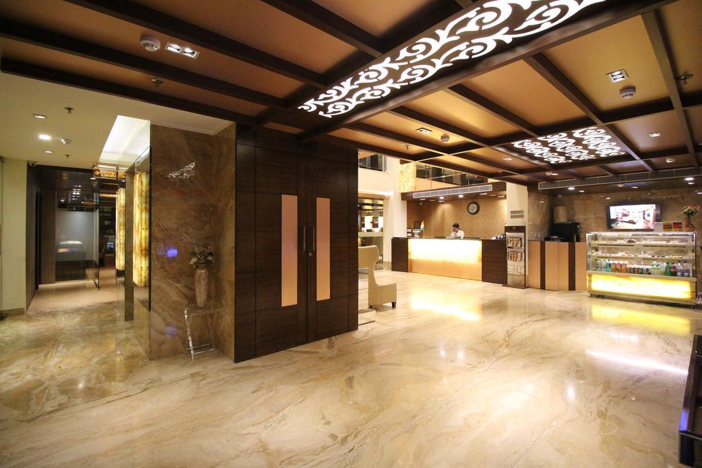 Hotel Golden Grand Delhi  Buitenkant foto