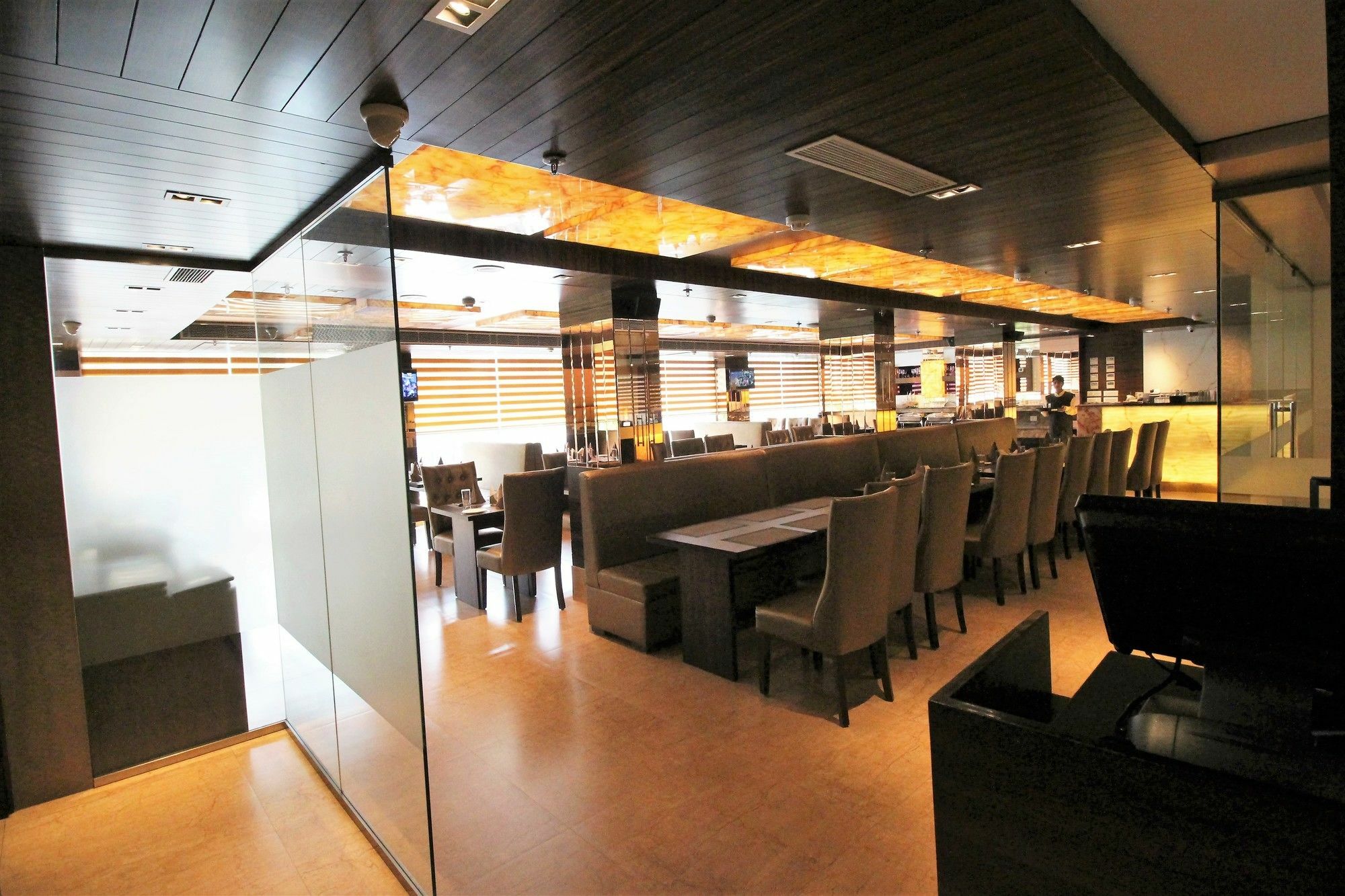 Hotel Golden Grand Delhi  Buitenkant foto